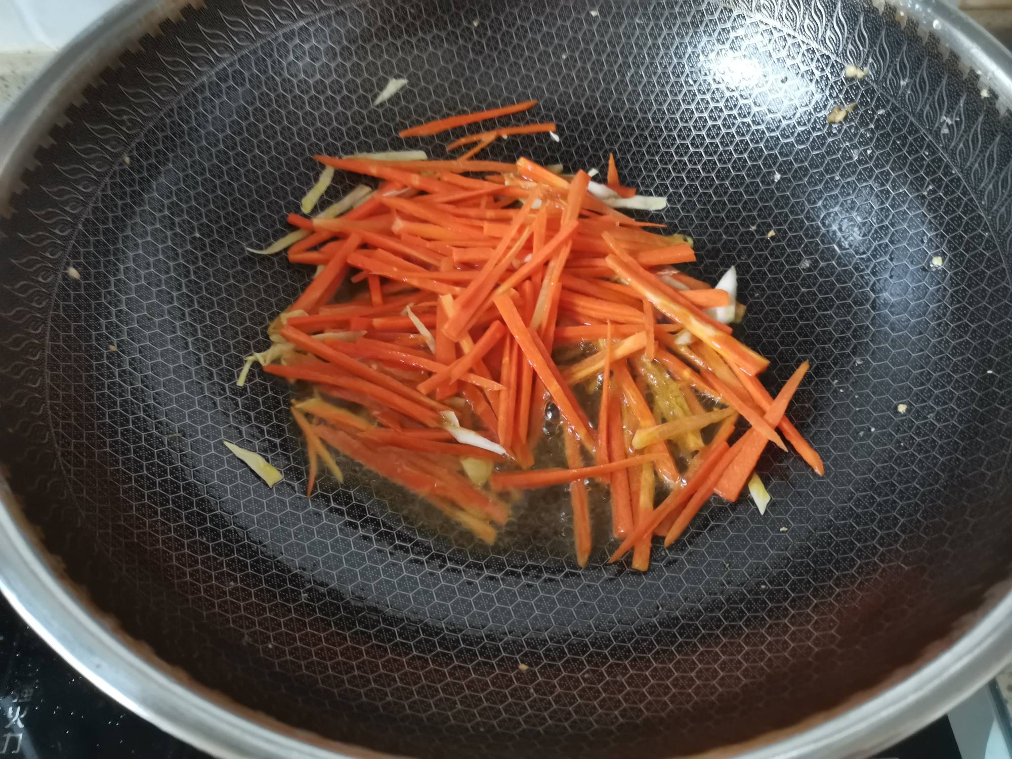 包菜粉絲炒雞蛋的做法-咸鮮味炒菜譜