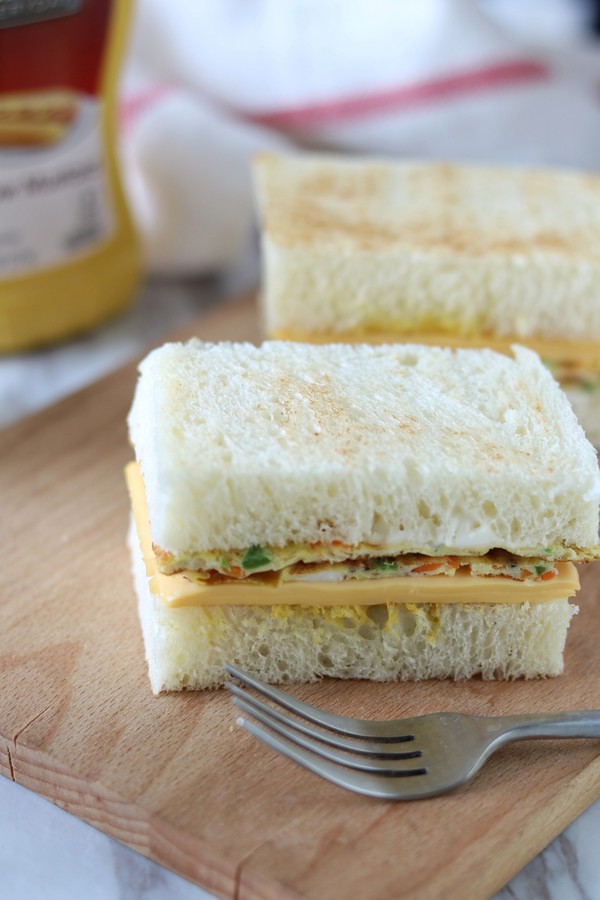 煎蛋奶酪三明治的做法-家常味煎菜譜