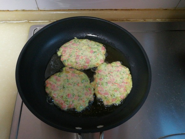 西蘭花菜餅的做法-家常味煎菜譜