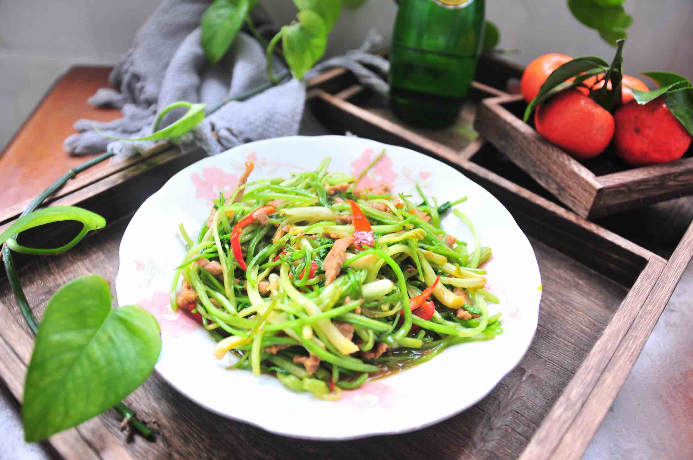 炒芹菜的做法-家常味炒菜譜