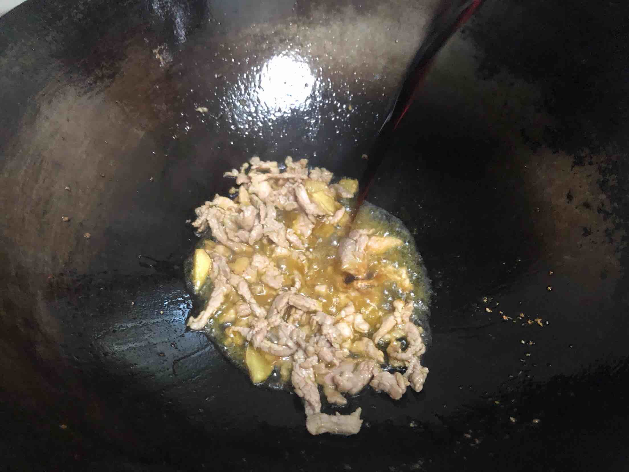 炒芹菜的做法-家常味炒菜譜