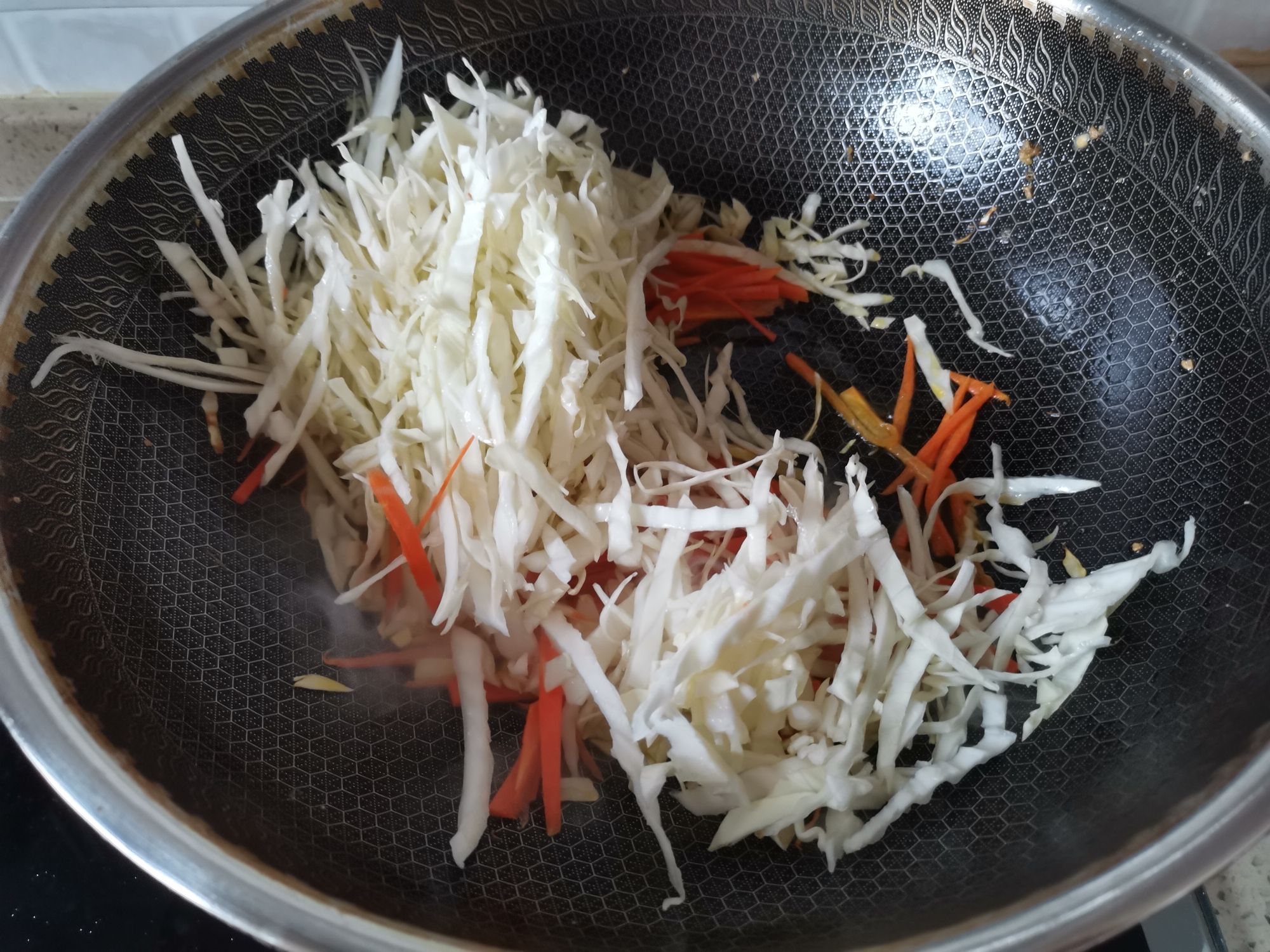 包菜粉絲炒雞蛋的做法-咸鮮味炒菜譜