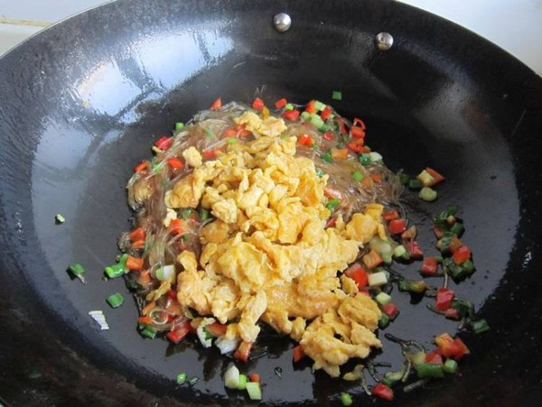 粉絲炒雞蛋的做法-家常味炒菜譜