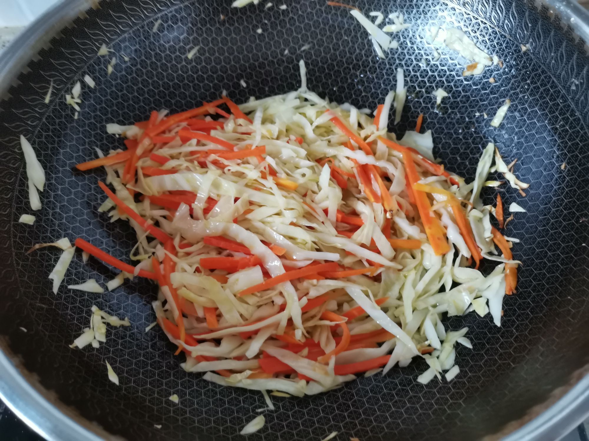 包菜粉絲炒雞蛋的做法-咸鮮味炒菜譜