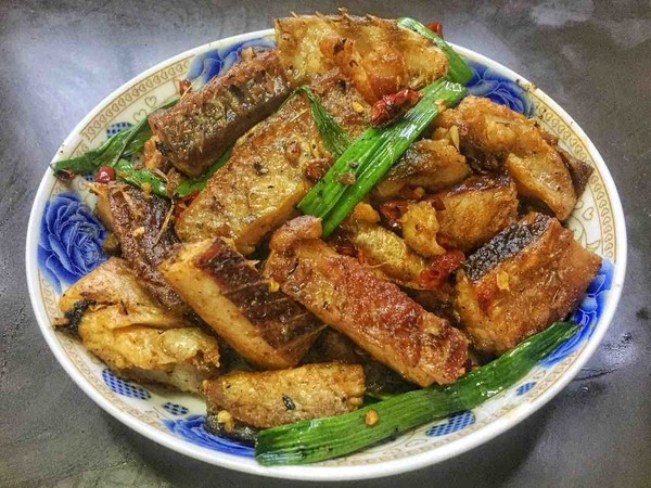 紅燒鱤魚的做法-香辣味燒菜譜-易網(wǎng)健康養(yǎng)生網(wǎng) 紅燒鱤魚的做法-香辣味燒菜譜