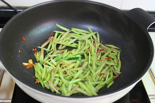 莧菜梗炒肉的做法-香辣味炒菜譜