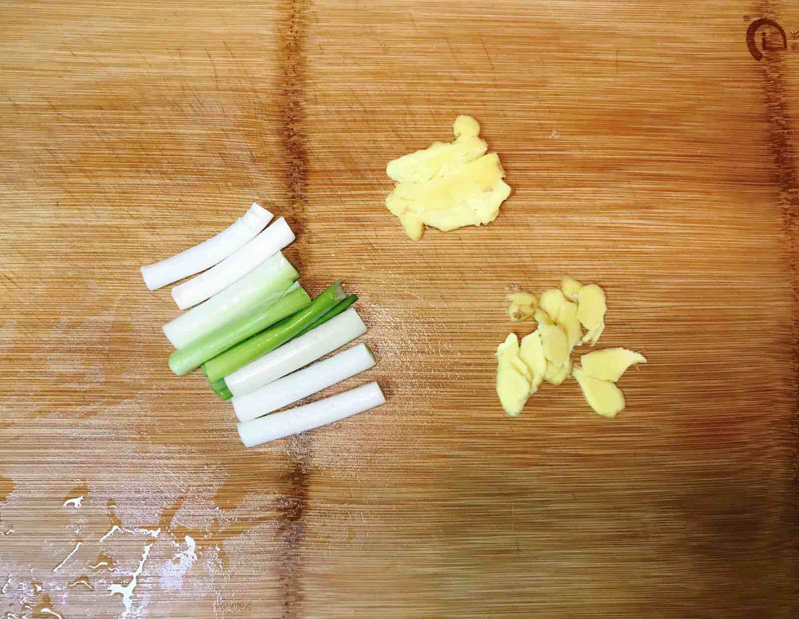 牛尾骨燉蘿卜的做法-家常味燉菜譜-易網(wǎng)健康養(yǎng)生網(wǎng) 牛尾骨燉蘿卜的做法-家常味燉菜譜