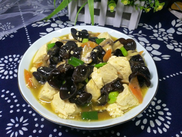 木耳口蘑熘豆腐的做法-家常味熘菜譜-易網健康養生網 木耳口蘑熘豆腐的做法-家常味熘菜譜