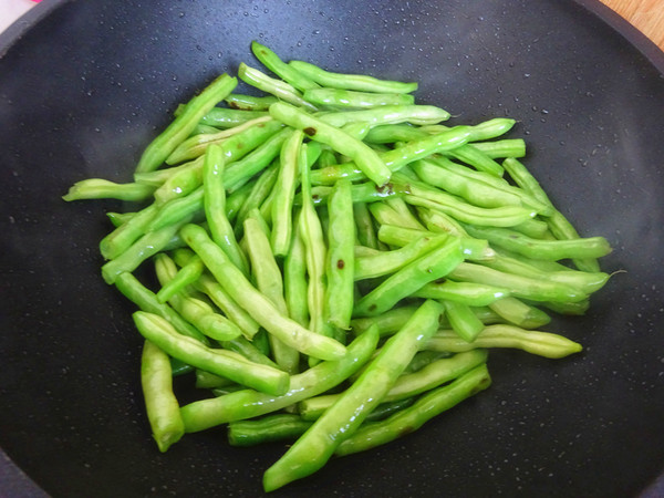 蒜香豆角的做法-蒜香味炒菜譜