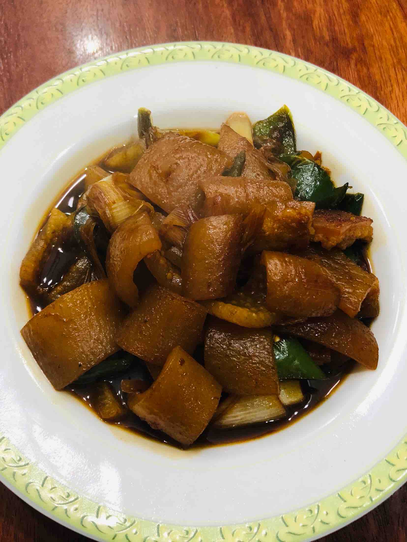 尖椒大蒜爆炒豬皮的做法-家常味炒菜譜