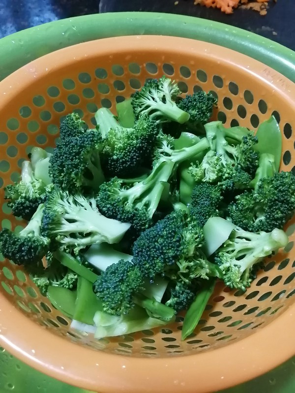 鴨胗西蘭花的做法-家常味煮菜譜