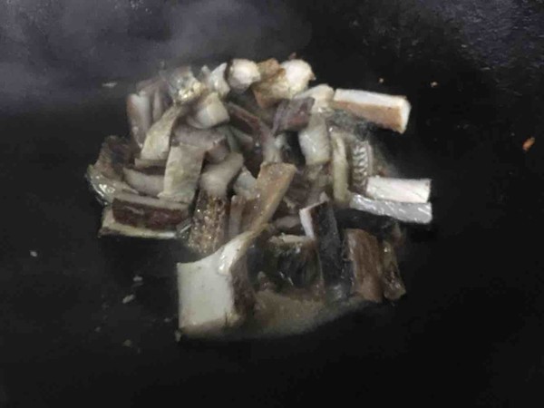 紅燒鱤魚的做法-香辣味燒菜譜-易網(wǎng)健康養(yǎng)生網(wǎng) 紅燒鱤魚的做法-香辣味燒菜譜