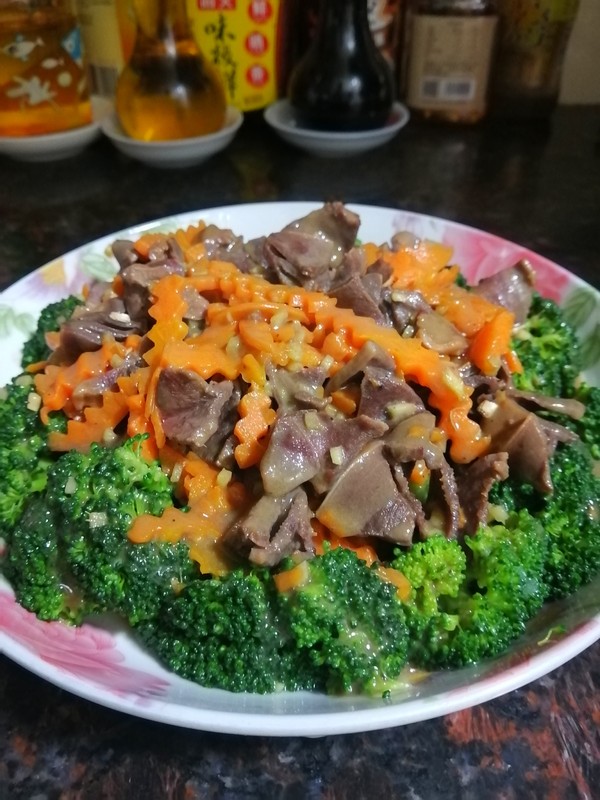 鴨胗西蘭花的做法-家常味煮菜譜