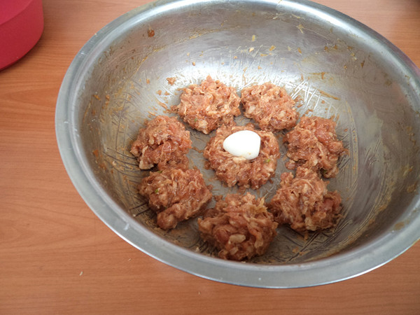 本色蒸獅子頭的做法-咸鮮味蒸菜譜