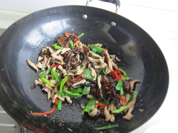 榛蘑炒肉的做法-家常味炒菜譜-易網健康養生網 榛蘑炒肉的做法-家常味炒菜譜