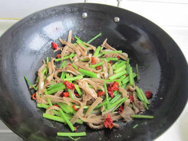 毛芹菜炒羊肚的做法-香辣味炒菜譜