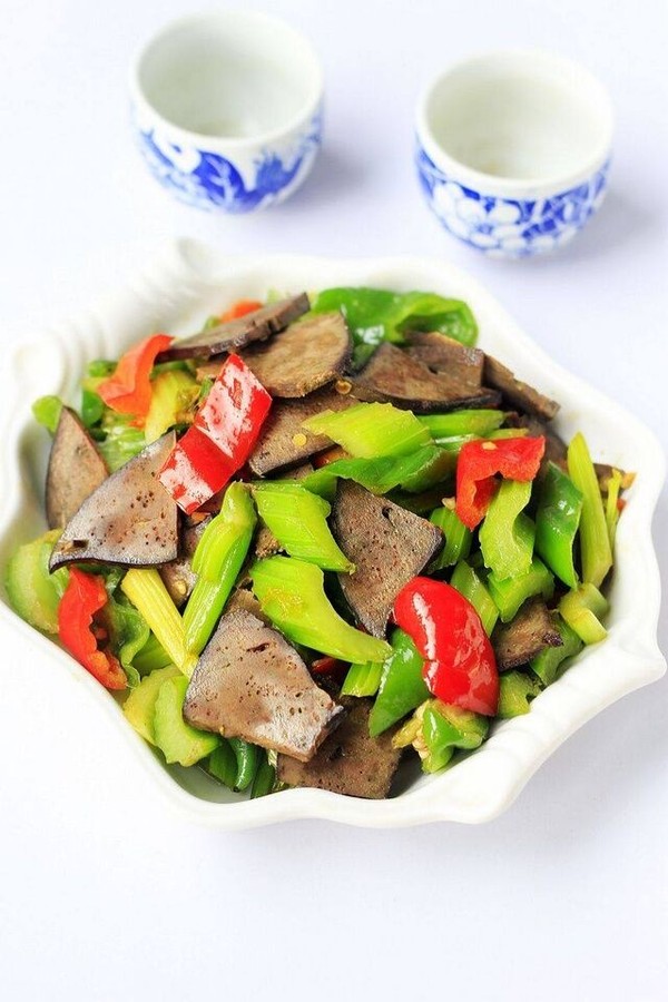 芹菜炒豬肝的做法-家常味炒菜譜