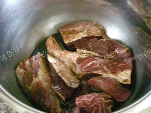 醬牛腱子的做法-醬香味煮菜譜