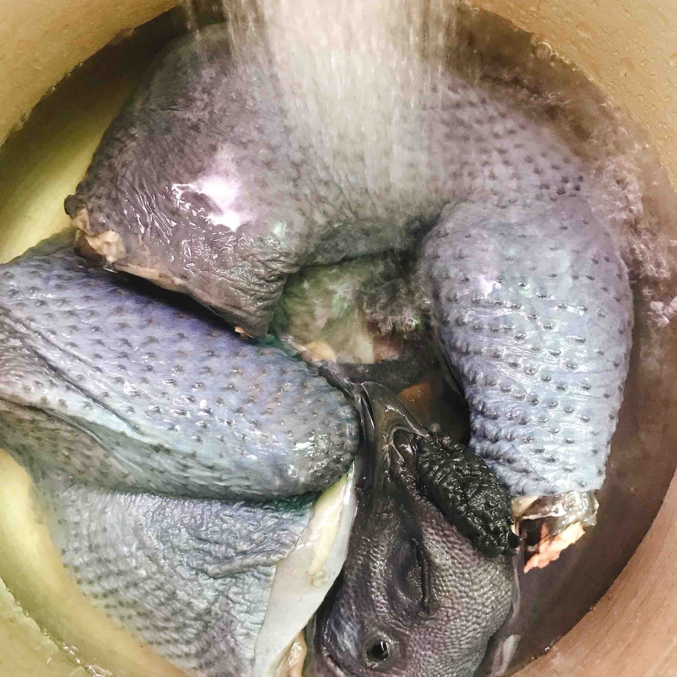 胡蘿卜燉烏雞湯的做法-咸鮮味煲菜譜