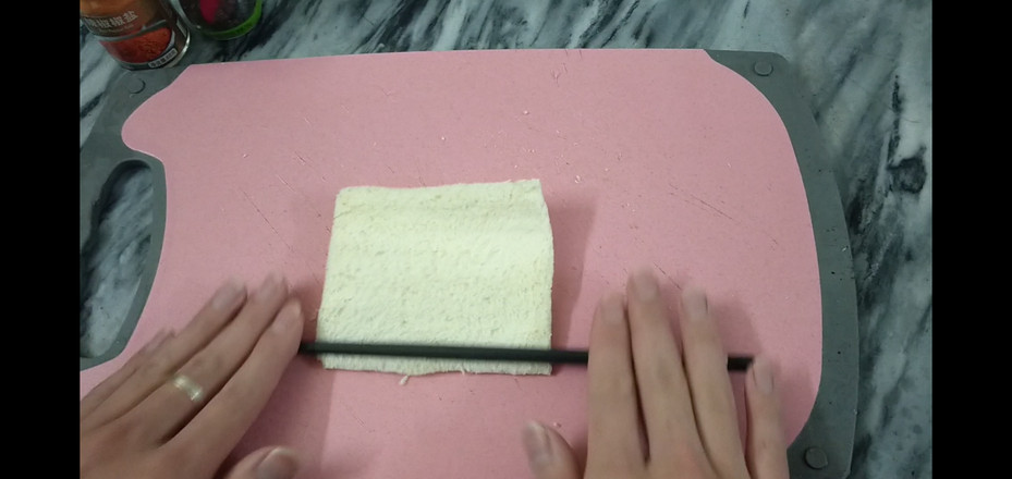 網(wǎng)紅香腸卷蒸烤箱版的做法-咸鮮味烤菜譜