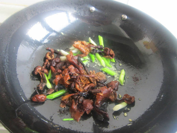 榛蘑炒肉的做法-家常味炒菜譜-易網健康養生網 榛蘑炒肉的做法-家常味炒菜譜