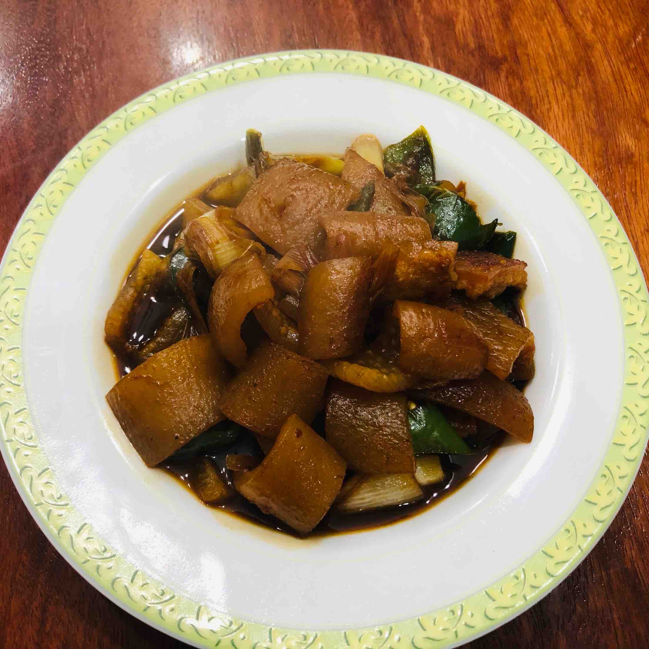 尖椒大蒜爆炒豬皮的做法-家常味炒菜譜