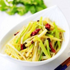 毛芹菜炒土豆的做法-家常味炒菜譜