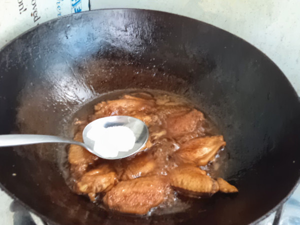 京醬雞翅中的做法-醬香味燒菜譜