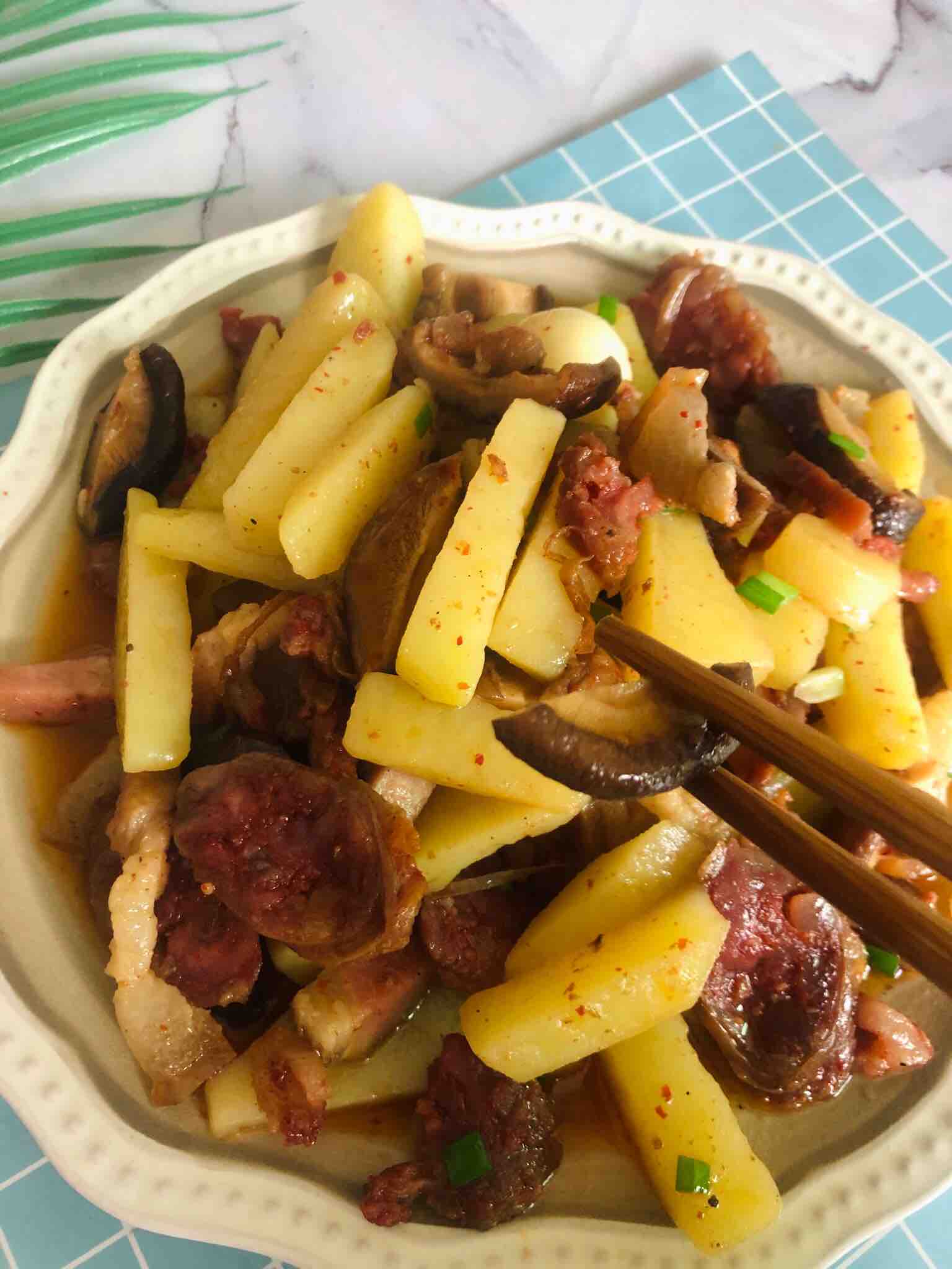 臘味雙拼的做法-家常味炒菜譜