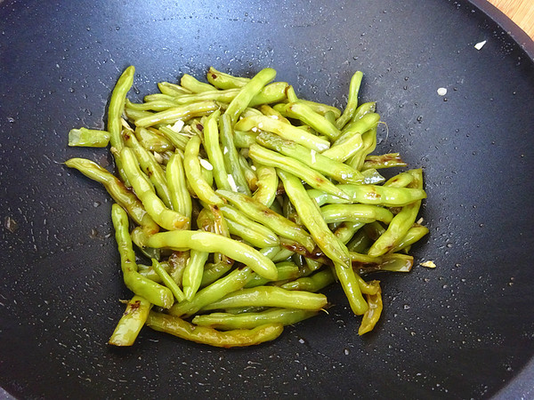 蒜香豆角的做法-蒜香味炒菜譜