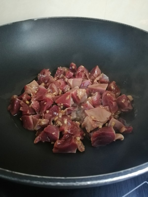 鴨胗西蘭花的做法-家常味煮菜譜