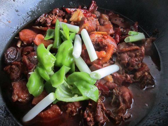 土雞燜花卷的做法-家常味燜菜譜