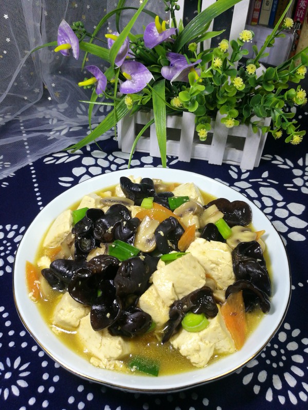 木耳口蘑熘豆腐的做法-家常味熘菜譜-易網健康養生網 木耳口蘑熘豆腐的做法-家常味熘菜譜