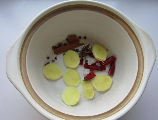 蓮藕肉煲的做法-家常味燉菜譜