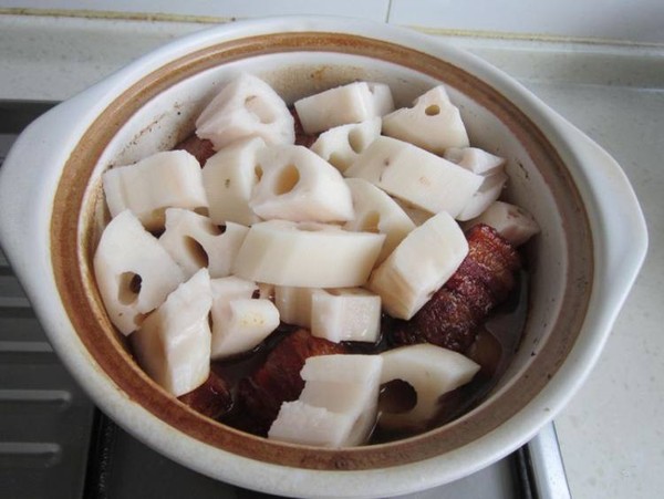 蓮藕肉煲的做法-家常味燉菜譜