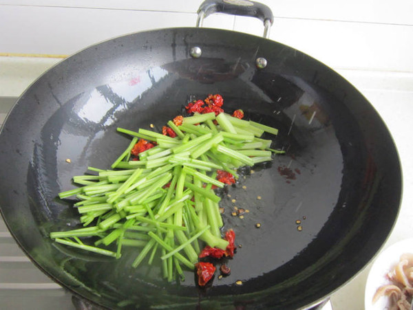 毛芹菜炒羊肚的做法-香辣味炒菜譜