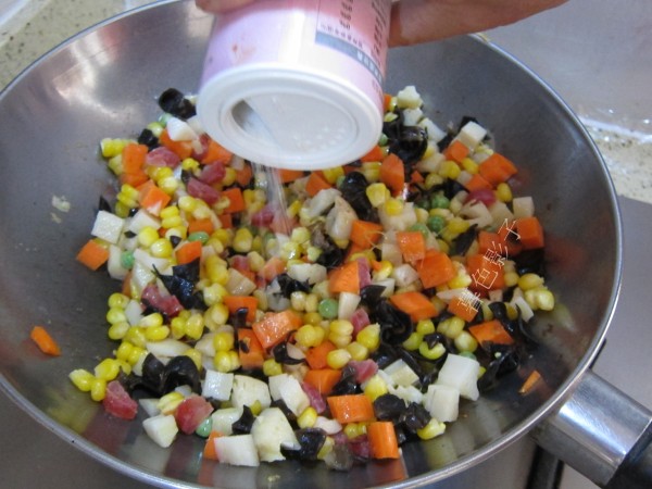 臘腸炒什錦的做法-甜味炒菜譜-易網健康養生網 臘腸炒什錦的做法-甜味炒菜譜