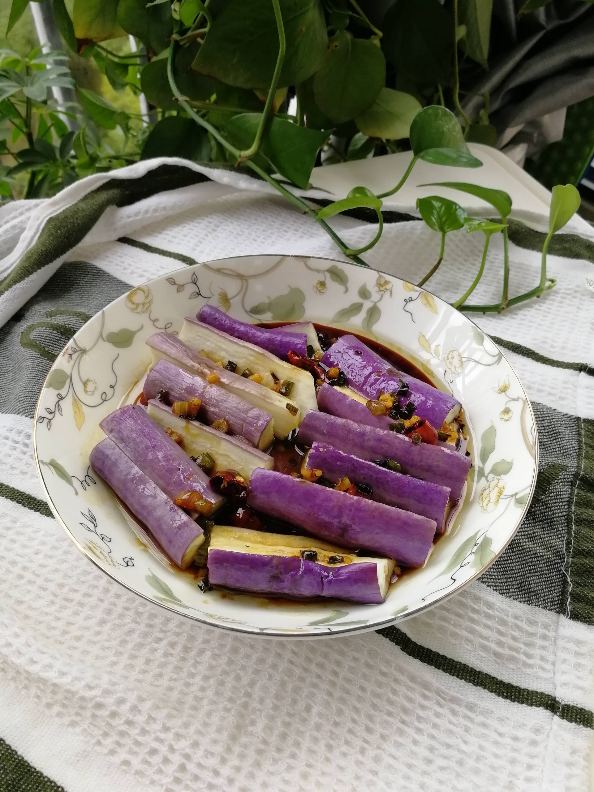 油淋茄子的做法-咸鮮味蒸菜譜