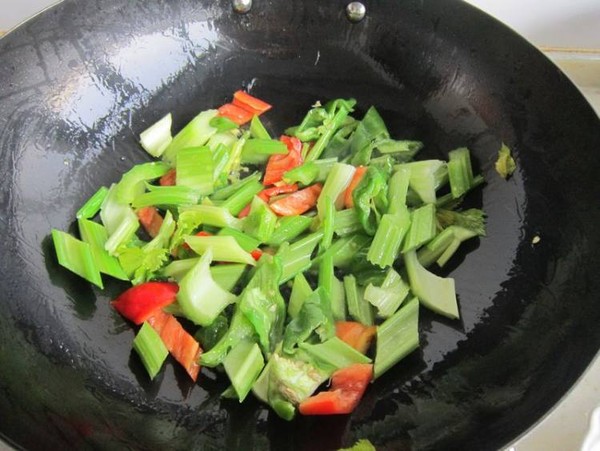 芹菜炒豬肝的做法-家常味炒菜譜