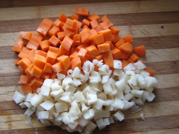 臘腸炒什錦的做法-甜味炒菜譜-易網健康養生網 臘腸炒什錦的做法-甜味炒菜譜