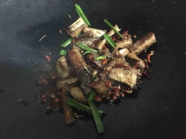 紅燒鱤魚的做法-香辣味燒菜譜-易網(wǎng)健康養(yǎng)生網(wǎng) 紅燒鱤魚的做法-香辣味燒菜譜