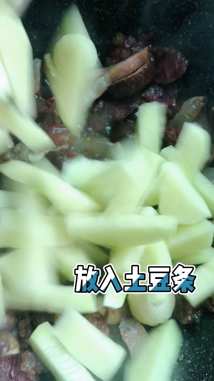 臘味雙拼的做法-家常味炒菜譜