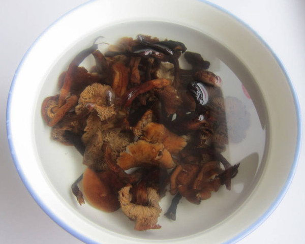 榛蘑炒肉的做法-家常味炒菜譜-易網健康養生網 榛蘑炒肉的做法-家常味炒菜譜