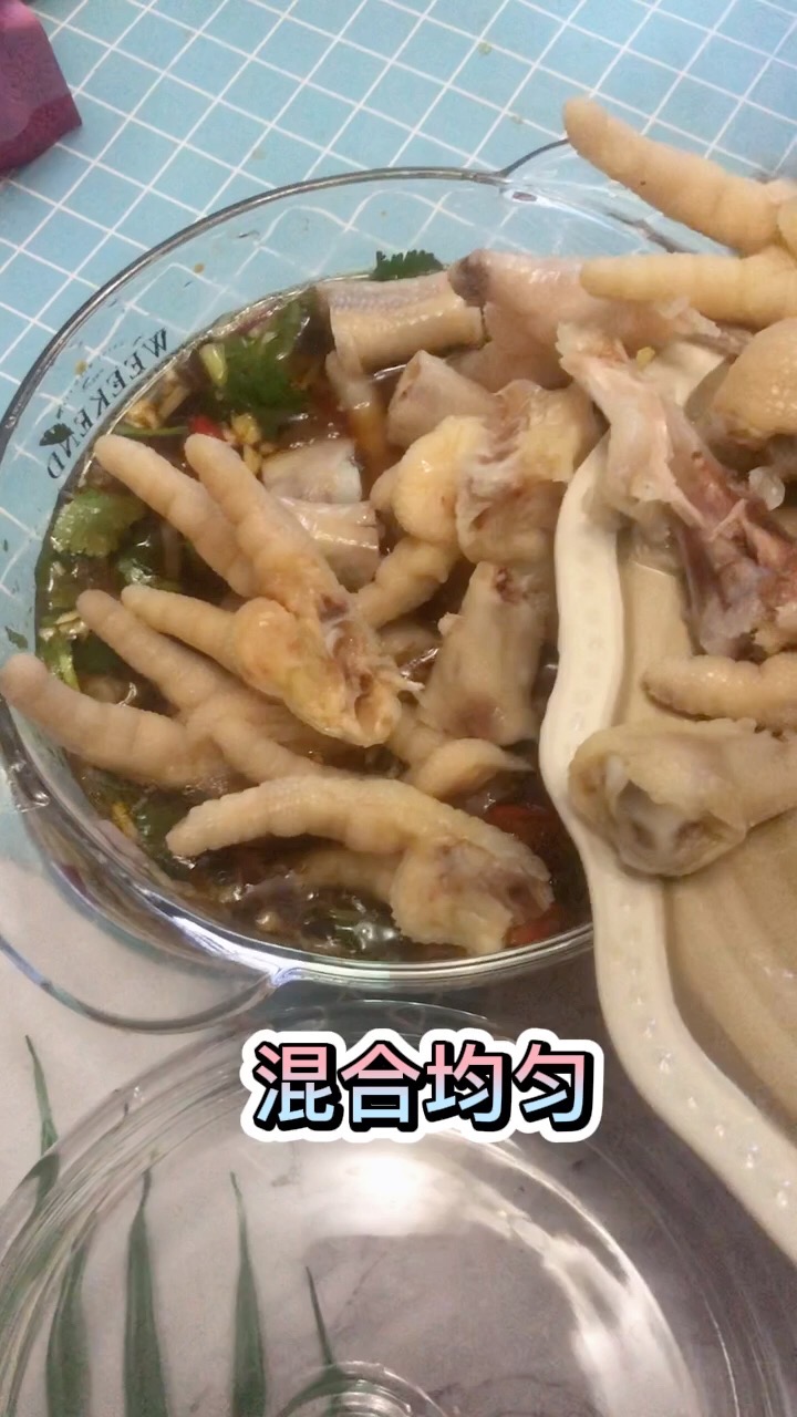 泰式檸檬鳳爪的做法-酸辣味泡菜譜-易網健康養生網 泰式檸檬鳳爪的做法-酸辣味泡菜譜