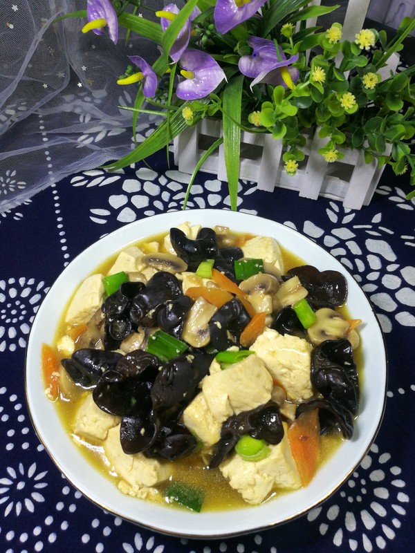 木耳口蘑熘豆腐的做法-家常味熘菜譜-易網健康養生網 木耳口蘑熘豆腐的做法-家常味熘菜譜