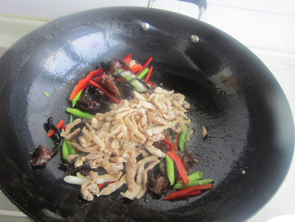 榛蘑炒肉的做法-家常味炒菜譜-易網健康養生網 榛蘑炒肉的做法-家常味炒菜譜