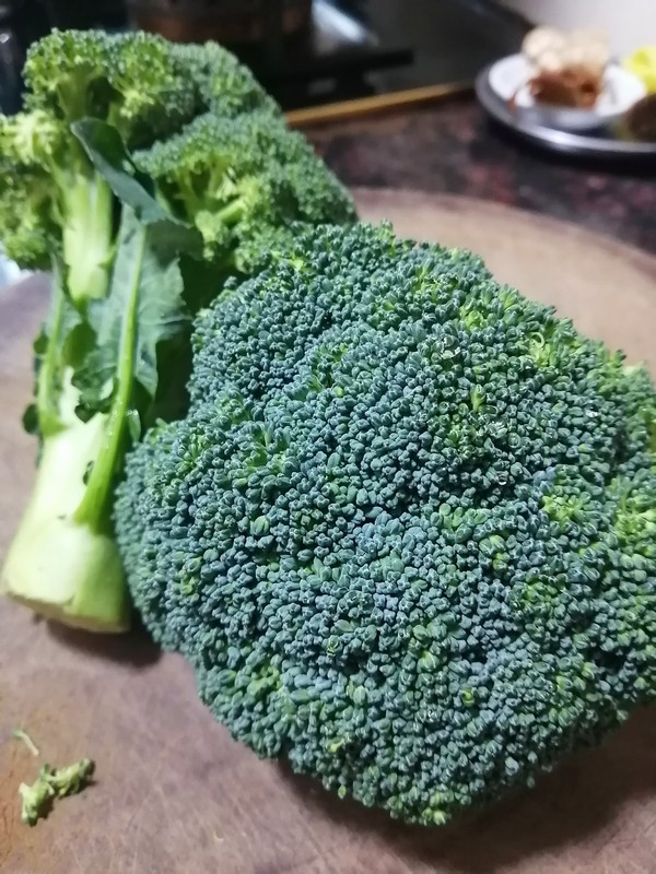 鴨胗西蘭花的做法-家常味煮菜譜