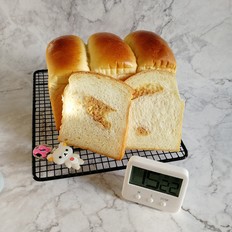 肉松吐司的做法-咸鮮味烘焙菜譜