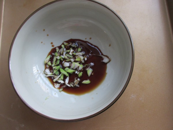 香菇餛飩的做法-酸辣味煮菜譜