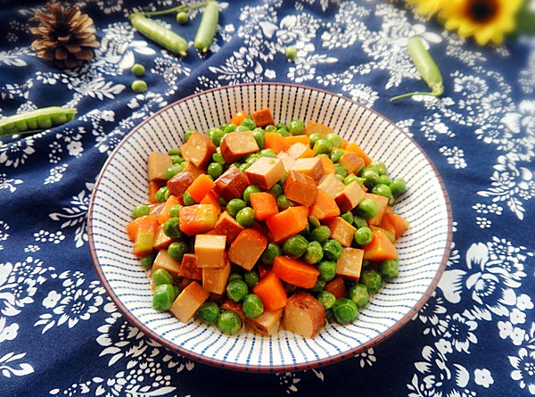 時蔬燴雞蛋干的做法-家常味炒菜譜-易網(wǎng)健康養(yǎng)生網(wǎng) 時蔬燴雞蛋干的做法-家常味炒菜譜